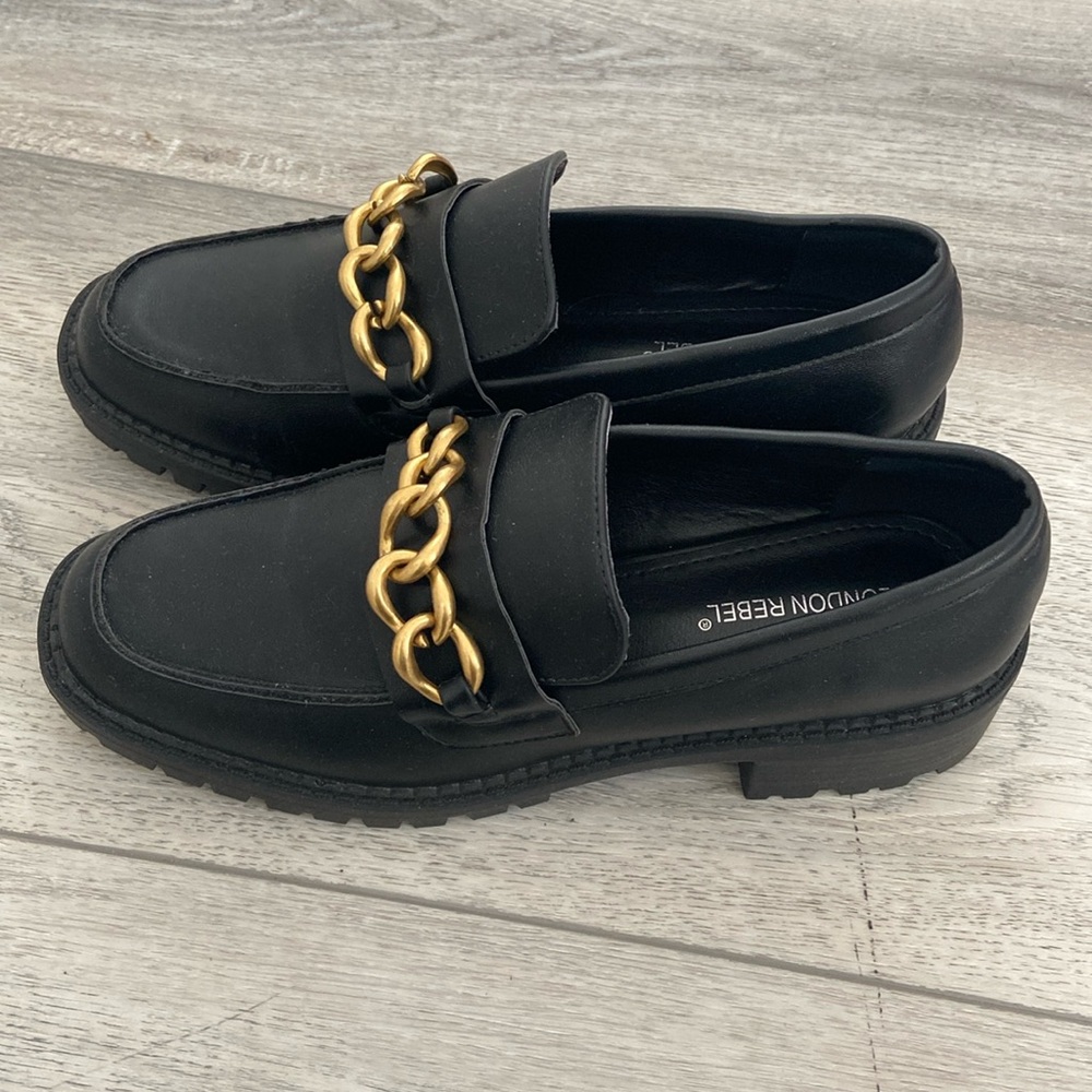 London Rebel black loafers with gold chain